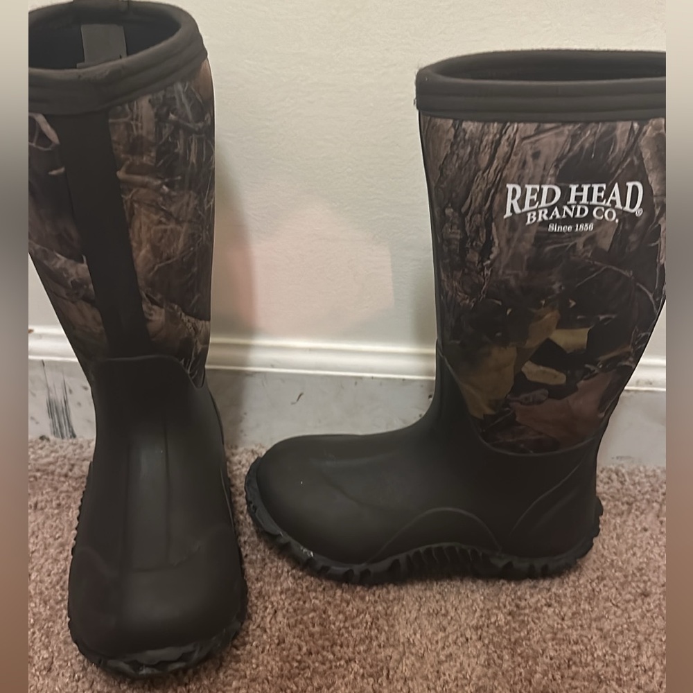 Size kids 11 boots. 8.5 mens cole haans. PS5 PRO with headset 2 controllers